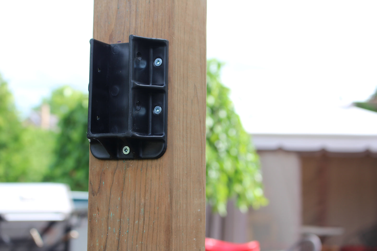 Supports robustes pour garde-corps FENCE & DECK RITE, compatibles avec les garde-corps standard 2 x 4 (dimensions réelles : 1 ½ po x 3 ½ po). Polypropylène noir renforcé. (8 supports robustes pour garde-corps)